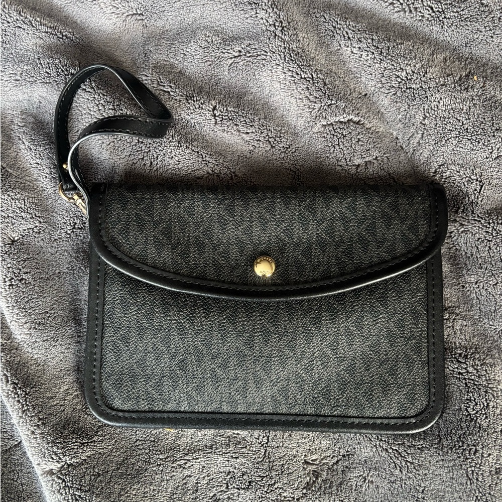 Small black wristlet